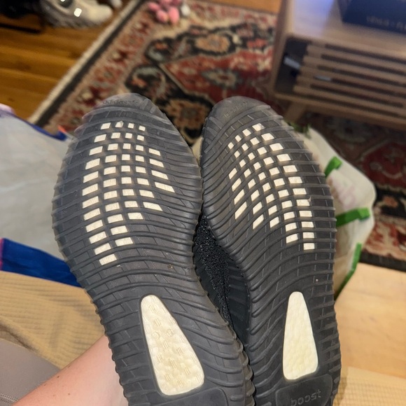 Authentic Yeezy x Adidas Boost 350 - Picture 3 of 3